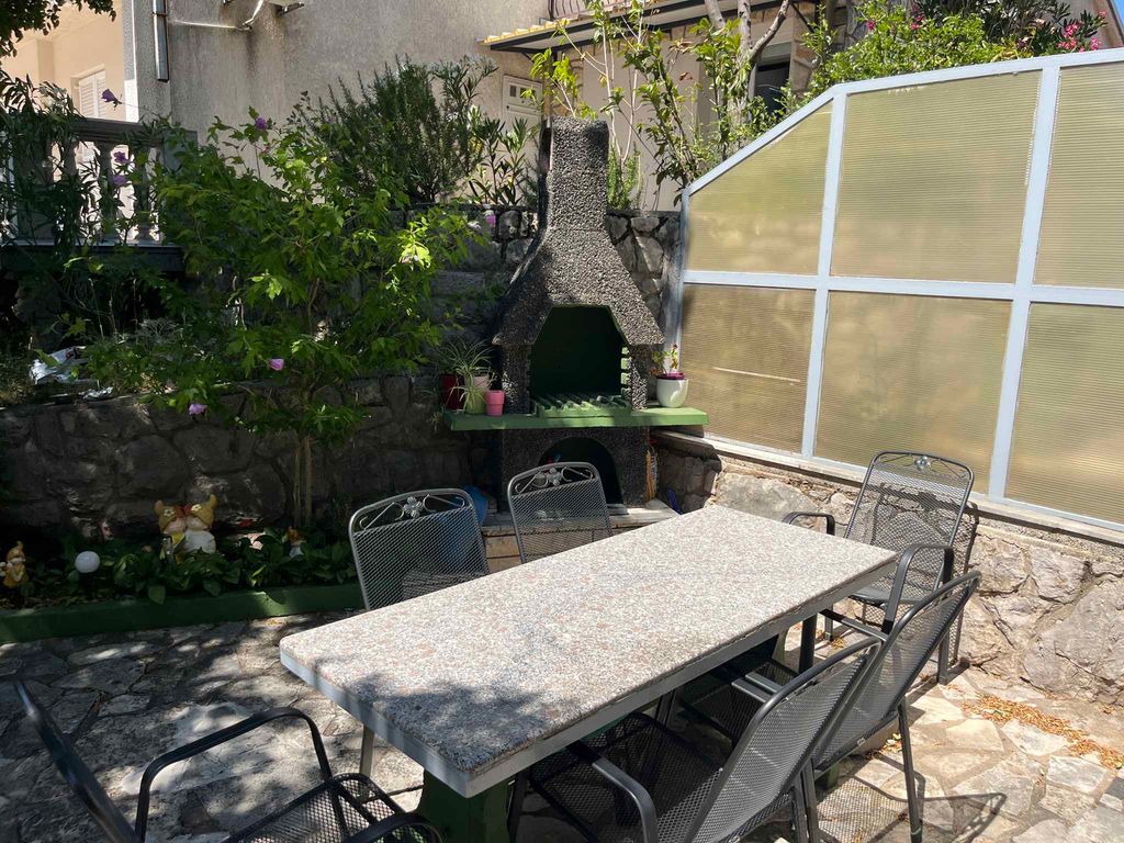 Ferienwohnung mit Terrace und Grill