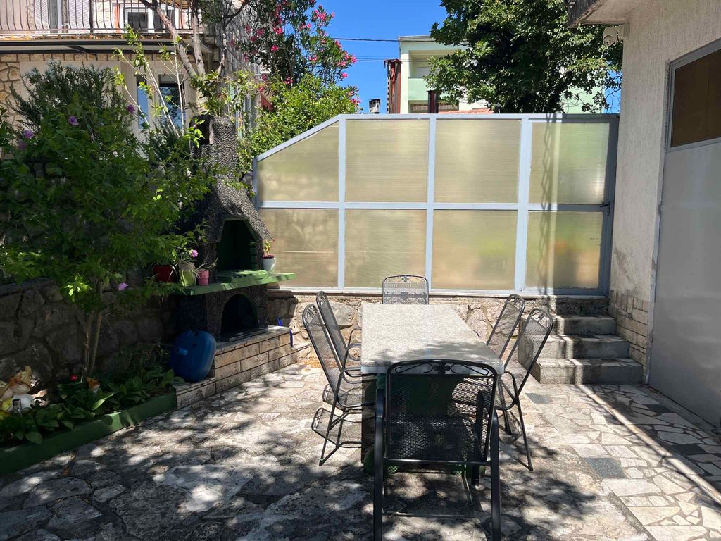 Ferienwohnung mit Terrace und Grill