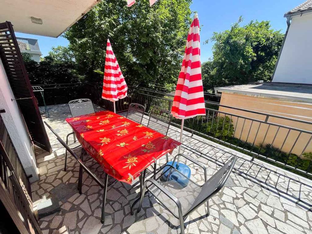 Ferienwohnung mit Terrace und Grill