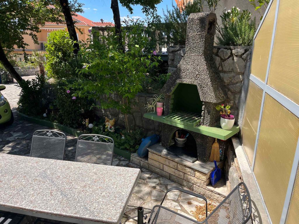 Ferienwohnung mit Terrace und Grill