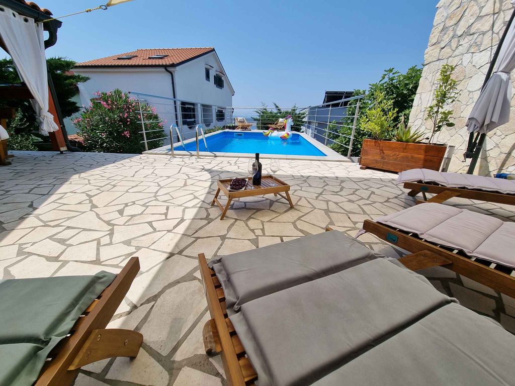 Ferienhaus mit Außenpool