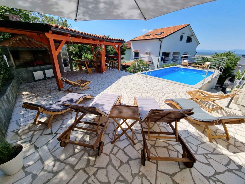 Ferienhaus mit Außenpool