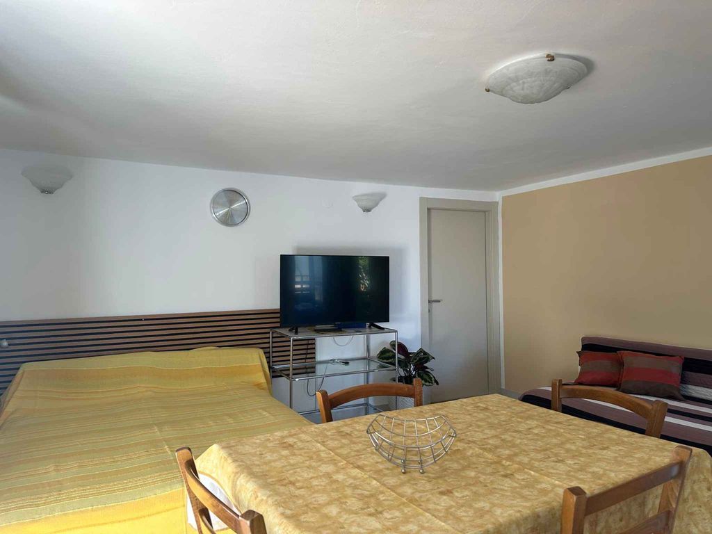 Ferienwohnung mit Pool und Balkon