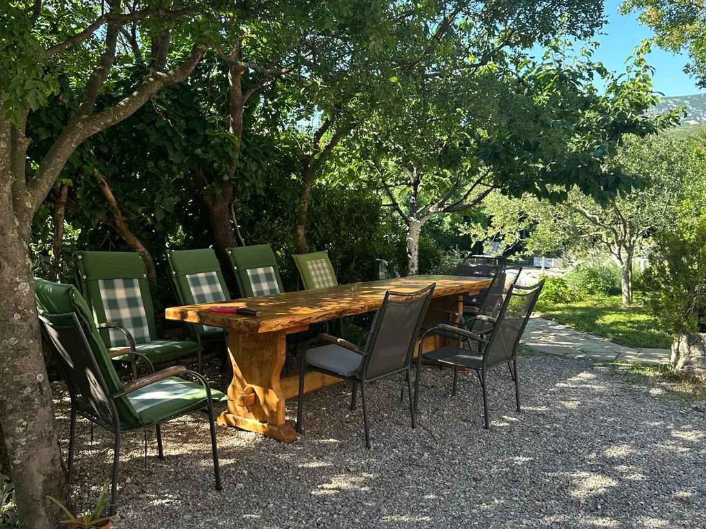 Ferienwohnung mit Pool und Balkon
