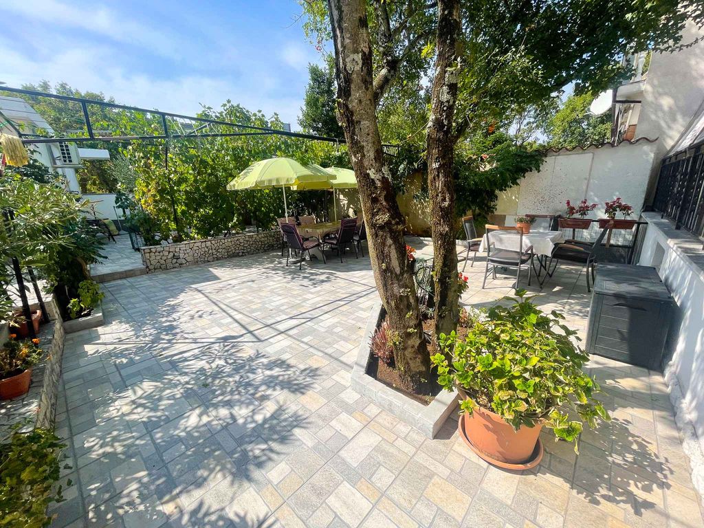 Ferienwohnung klimatisiert mit Balkon