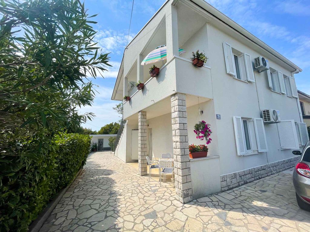 Ferienwohnung klimatisiert mit Balkon