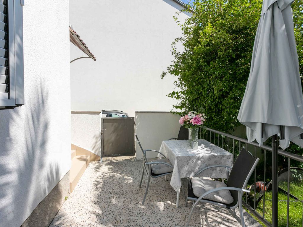 Ferienwohnung mit Terrasse und Grill