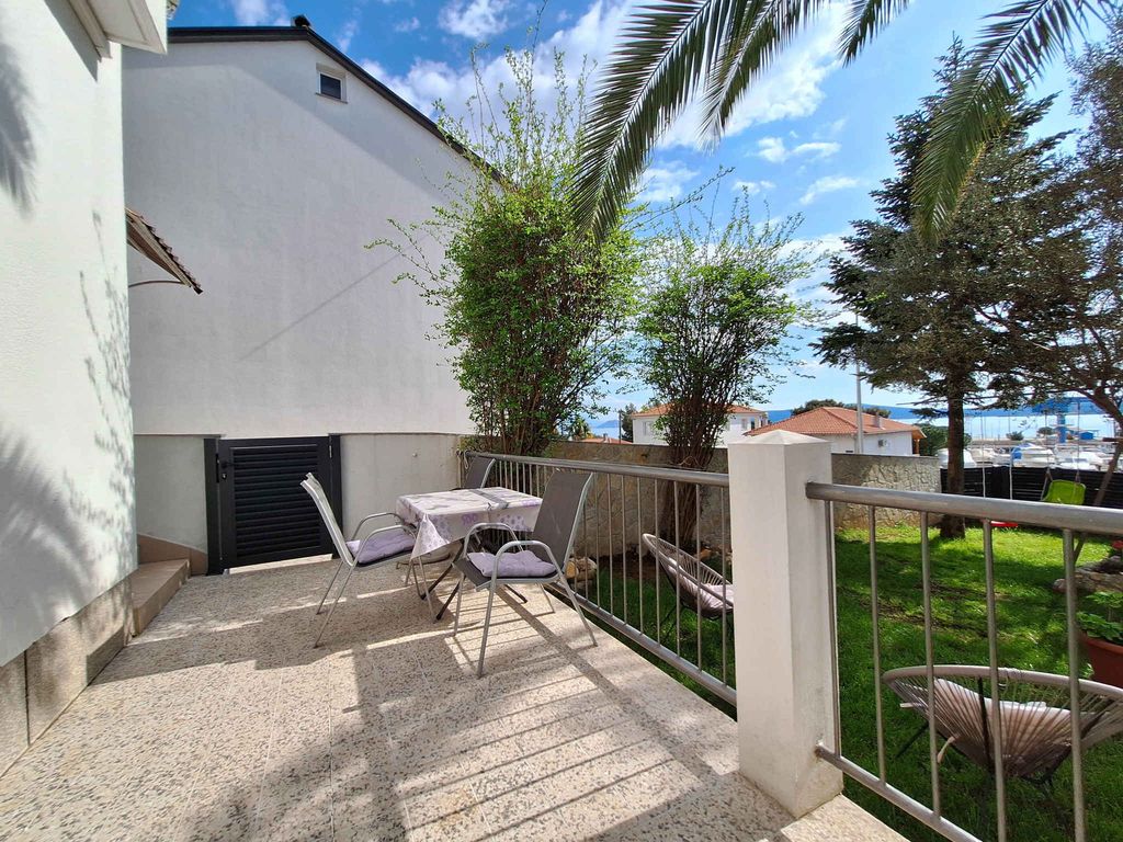 Ferienwohnung mit Terrasse und Grill