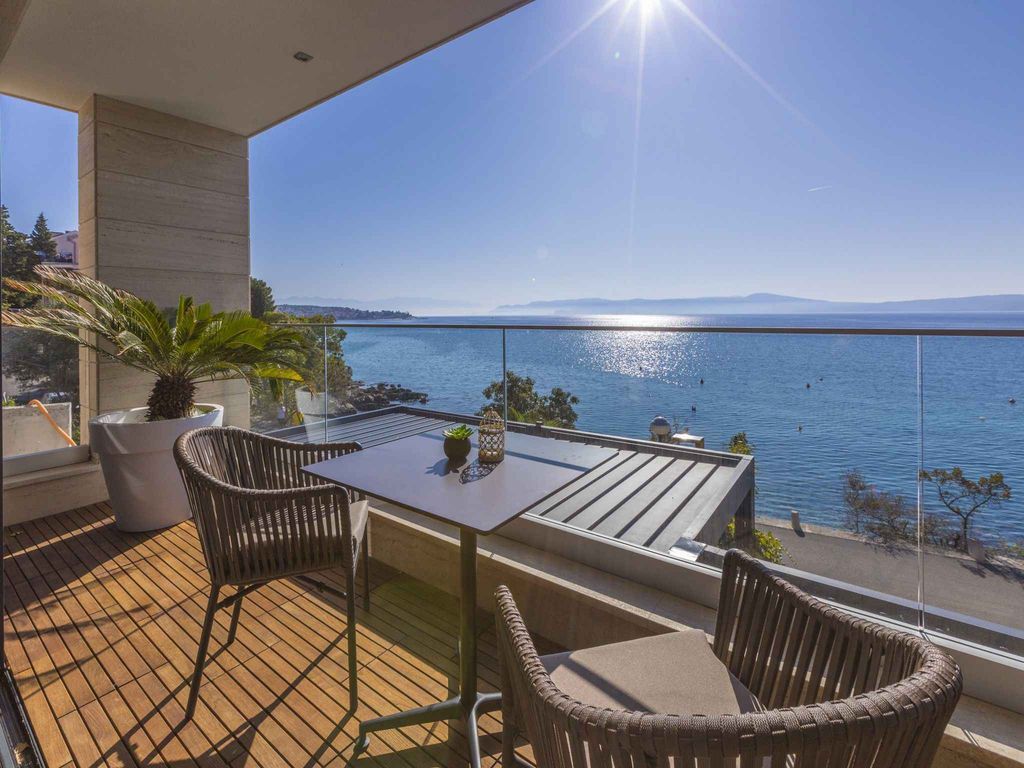Ferienwohnung mit Außenpool und Meerblick