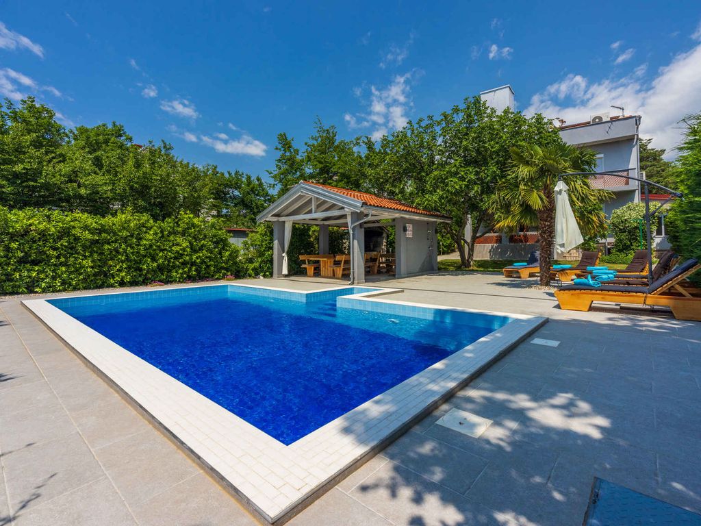Ferienhaus mit Klimaanlage und Außenpool