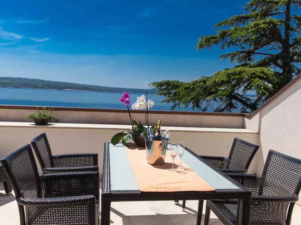 Ferienwohnung mit herrlichem Meerblick gleich am Hafen