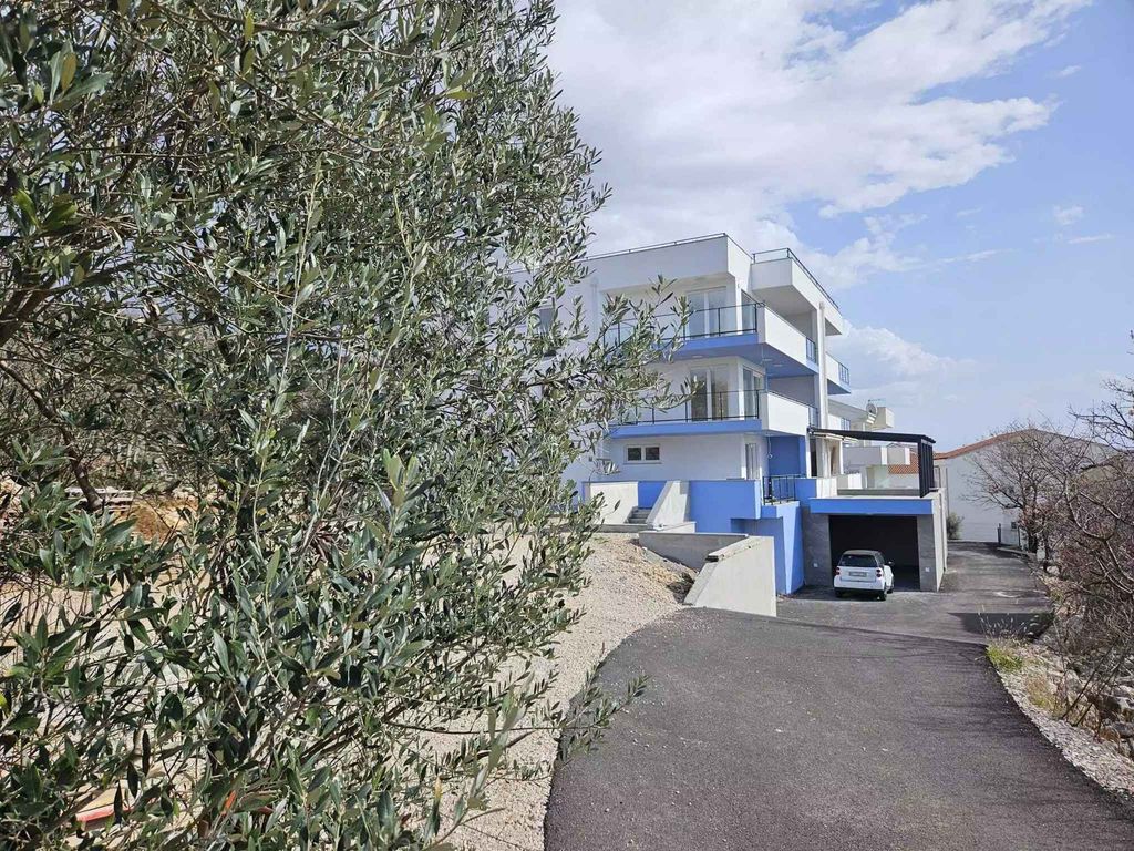 Ferienwohnung komplett klimatisiert mit Balkon und Meerblick