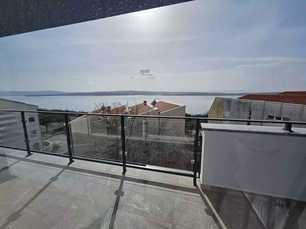 Ferienwohnung komplett klimatisiert mit Balkon und Meerblick