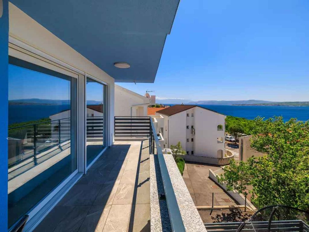 Ferienwohnung komplett klimatisiert mit Balkon und Meerblick