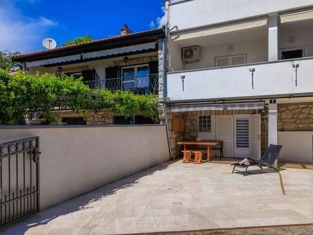 Studio mit Klimaanlage und gemütlicher Terrasse