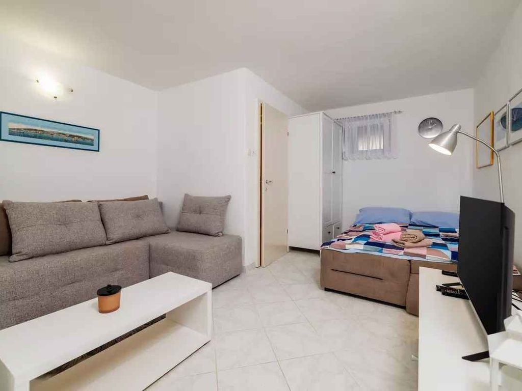 Studio mit Klimaanlage und gemütlicher Terrasse