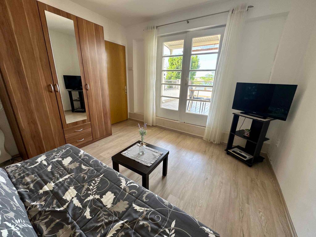Ferienwohnung mit einem Balkon direkt am Meer
