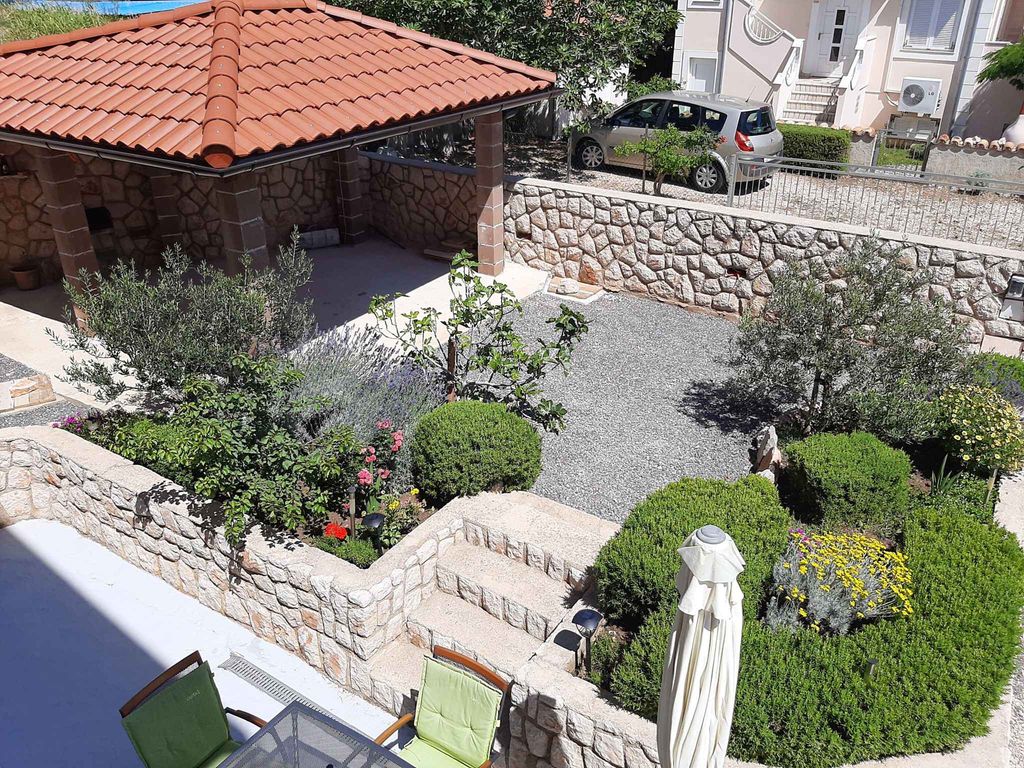 Ferienwohnung mit Terrasse und Grill