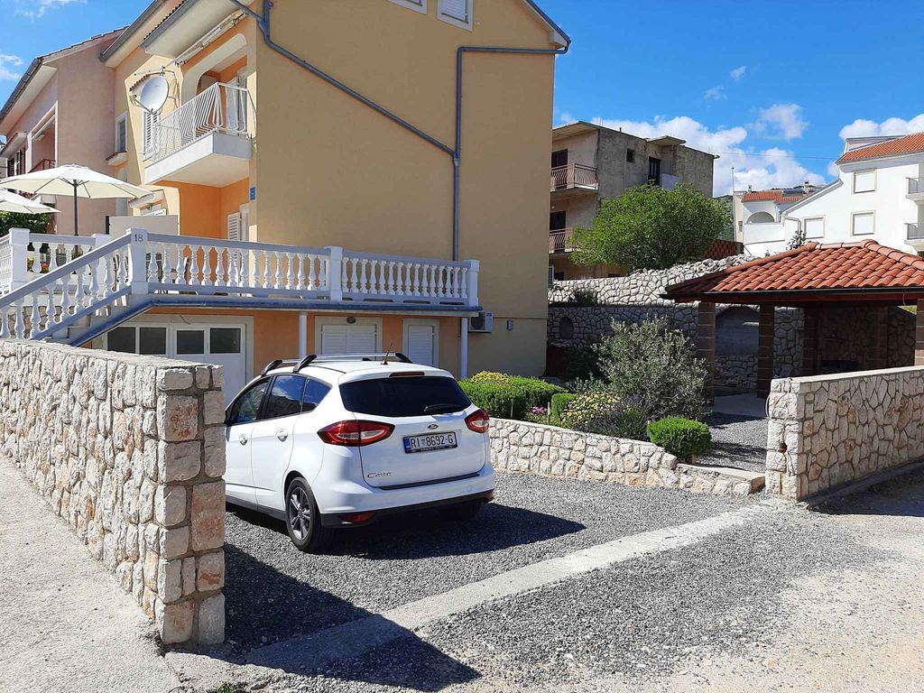 Ferienwohnung mit Terrasse und Grill
