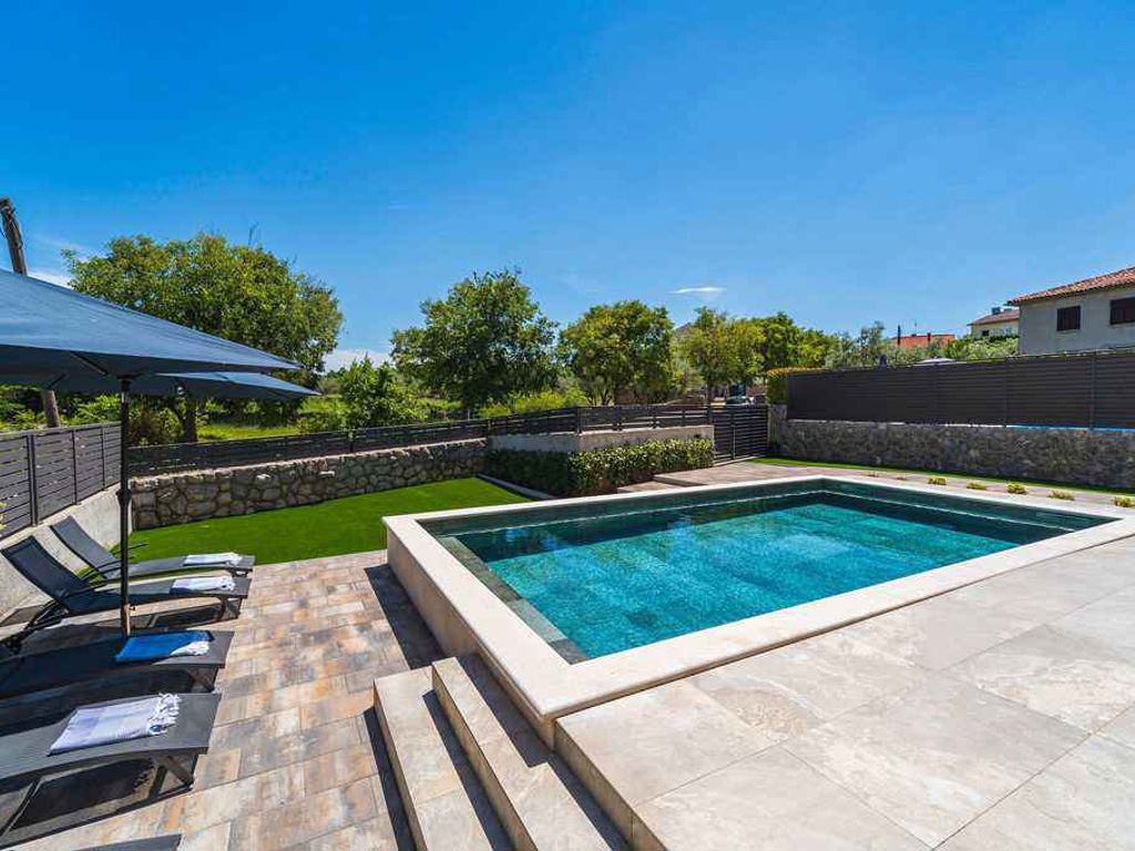 Villa Mit einem schönen Pool