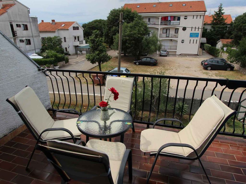 Ferienwohnung mit Klimaanlage und Balkon