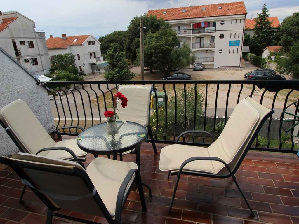 Ferienwohnung mit Klimaanlage und Balkon
