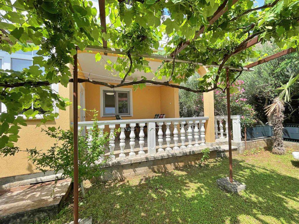 Ferienwohnung mit Terrasse und Grillmöglichkeit