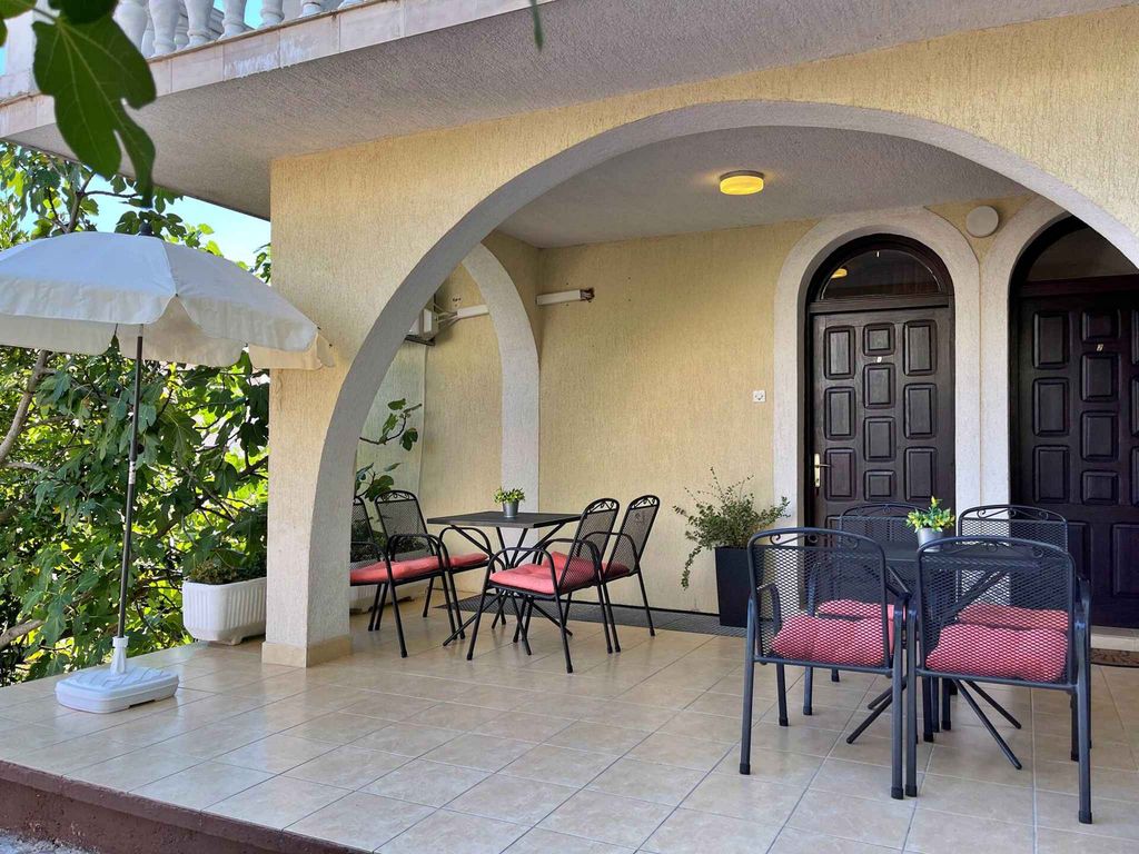 Ferienwohnung mit Terrasse und Klimaanlage
