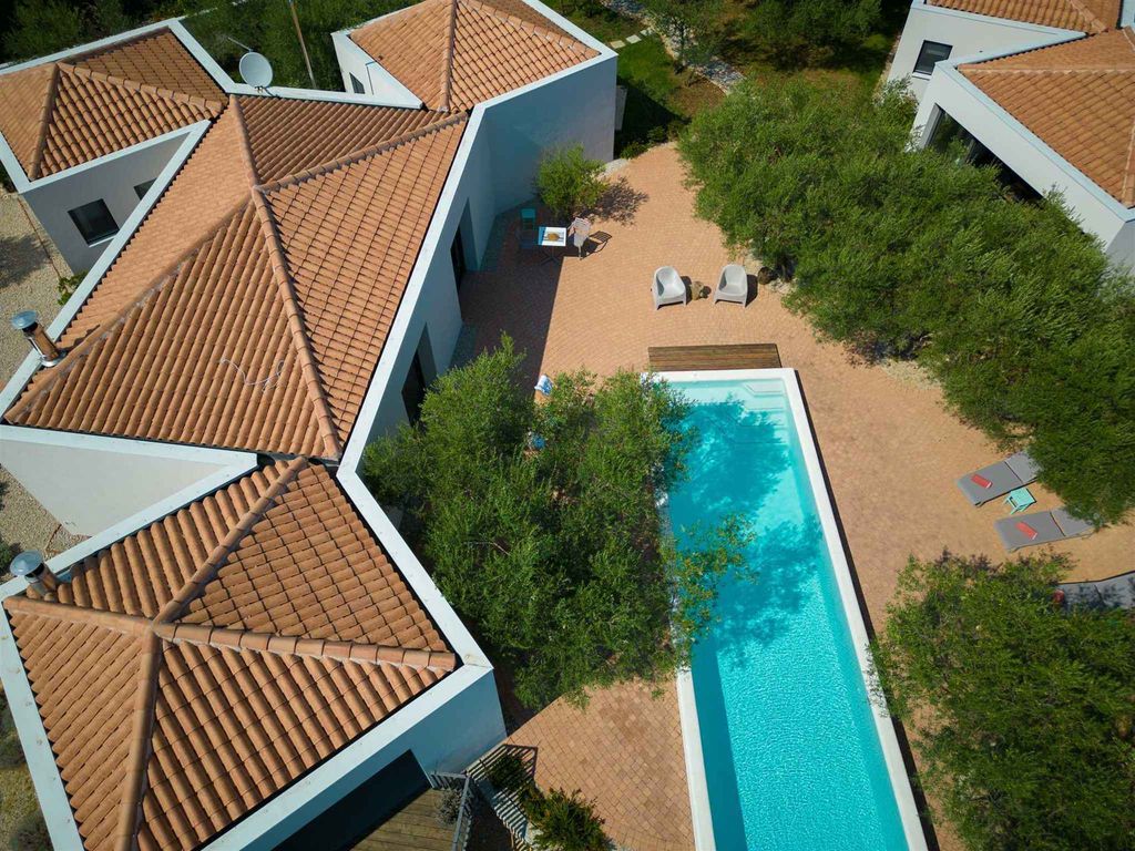 Villa mit Pool in einer authentischen natürlichen Umgebung