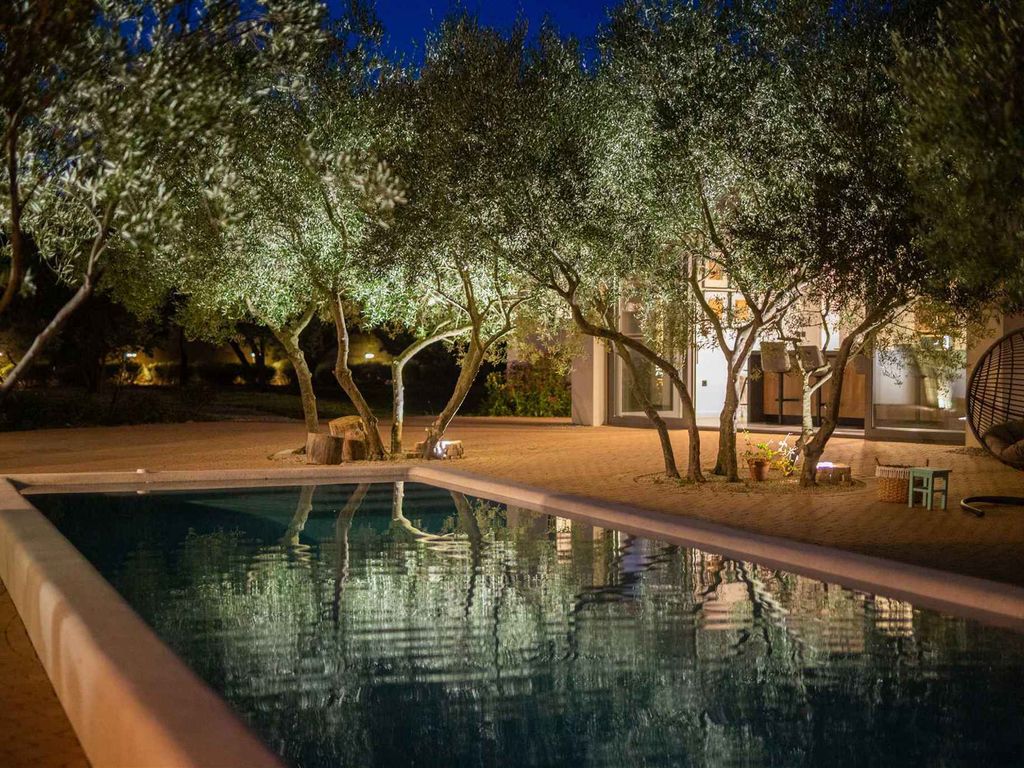 Villa mit Pool in einer authentischen natürlichen Umgebung
