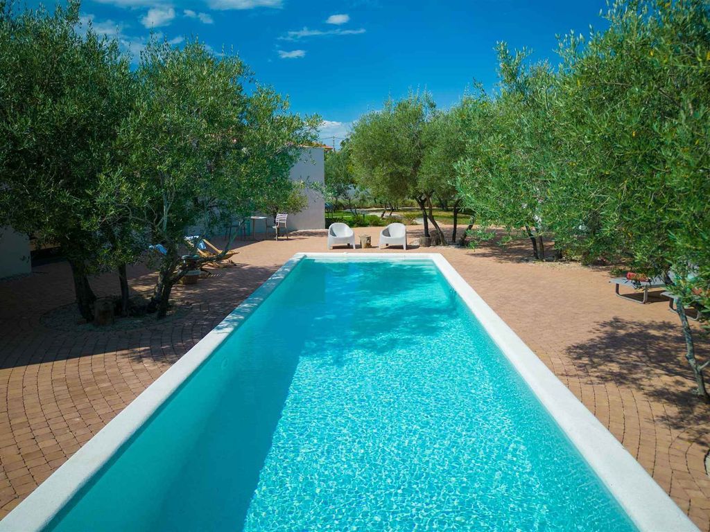 Villa mit Pool in einer authentischen natürlichen Umgebung