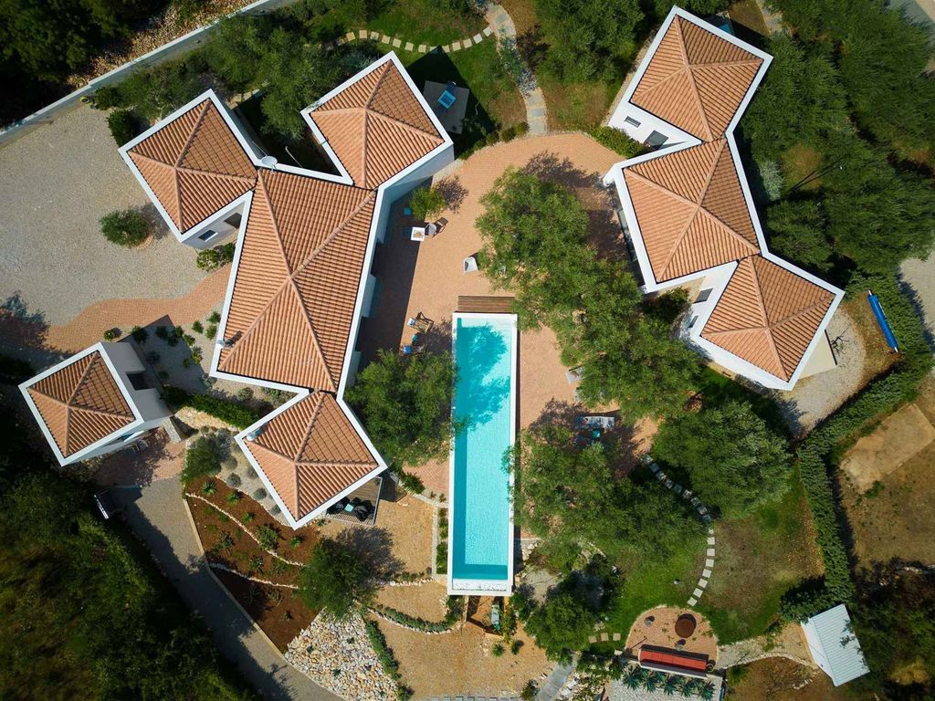 Villa mit Pool in einer authentischen natürlichen Umgebung