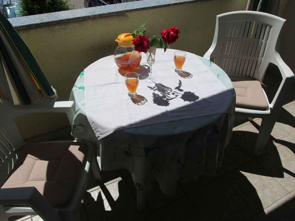 Studio mit Klimaanlage und Balkon