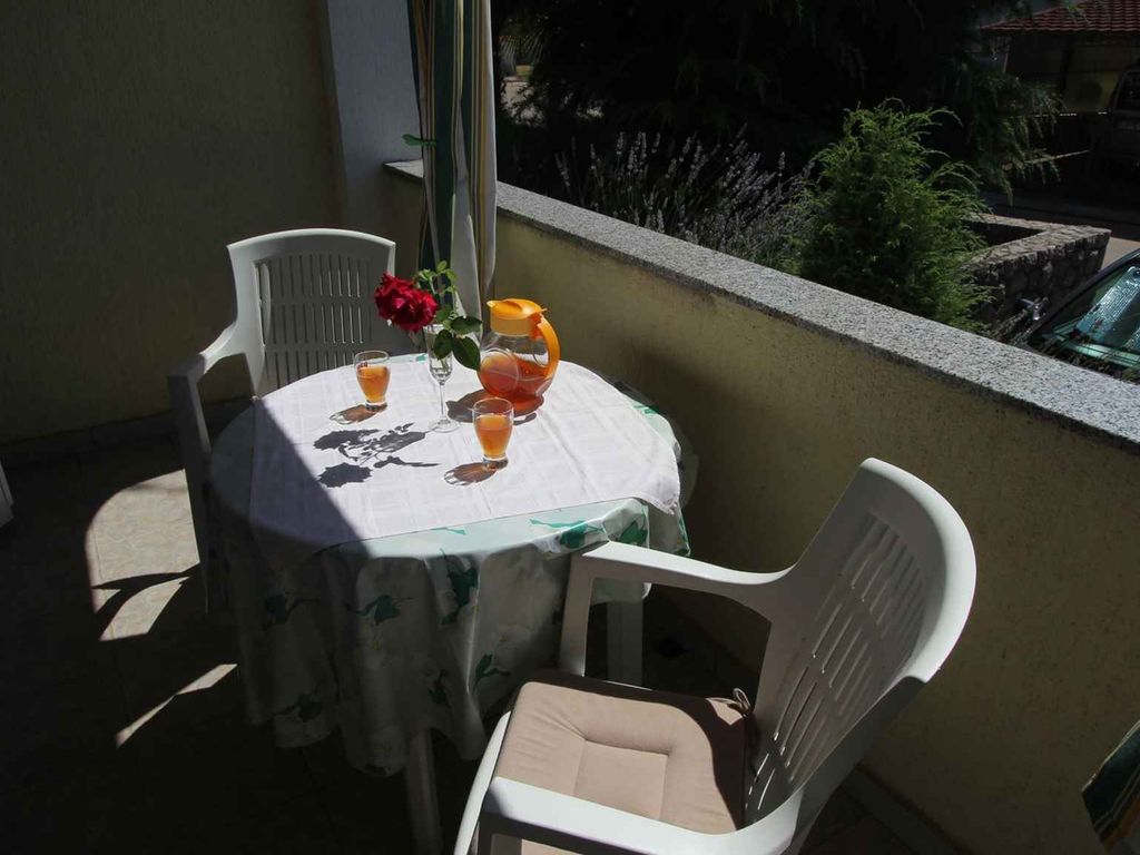 Studio mit Klimaanlage und Balkon