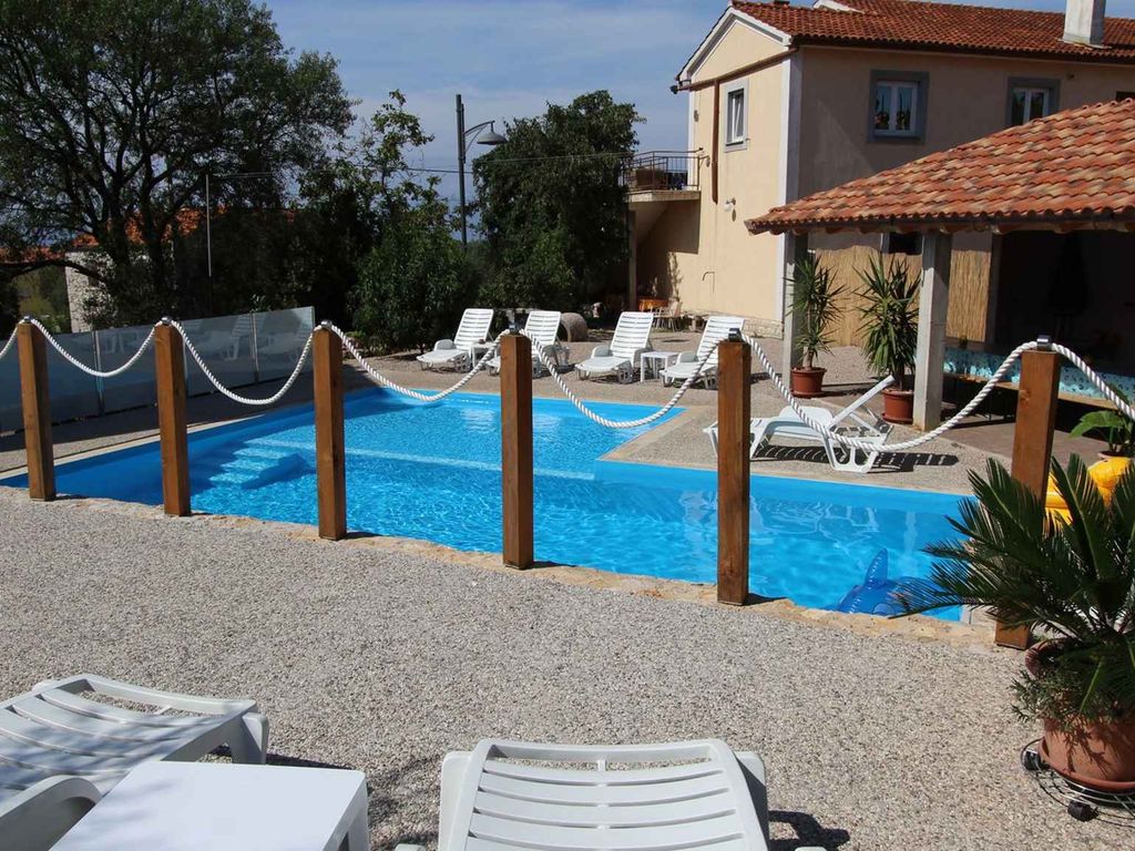 Ferienwohnung mit Pool und Meerblick