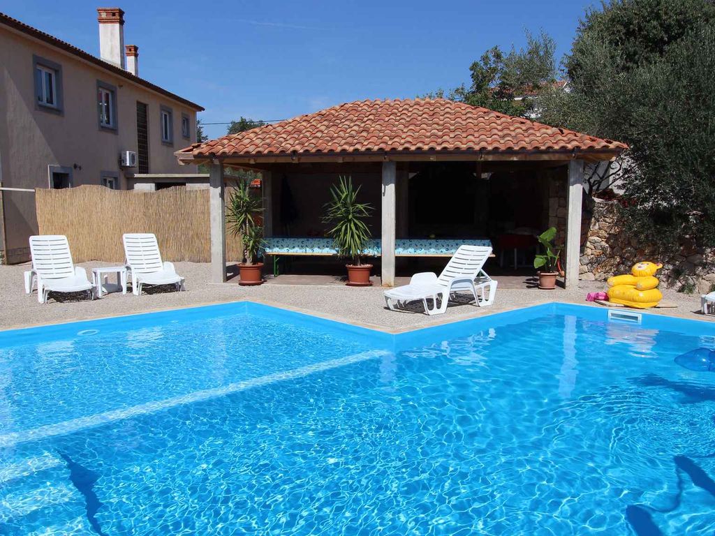 Ferienwohnung mit Pool und Meerblick