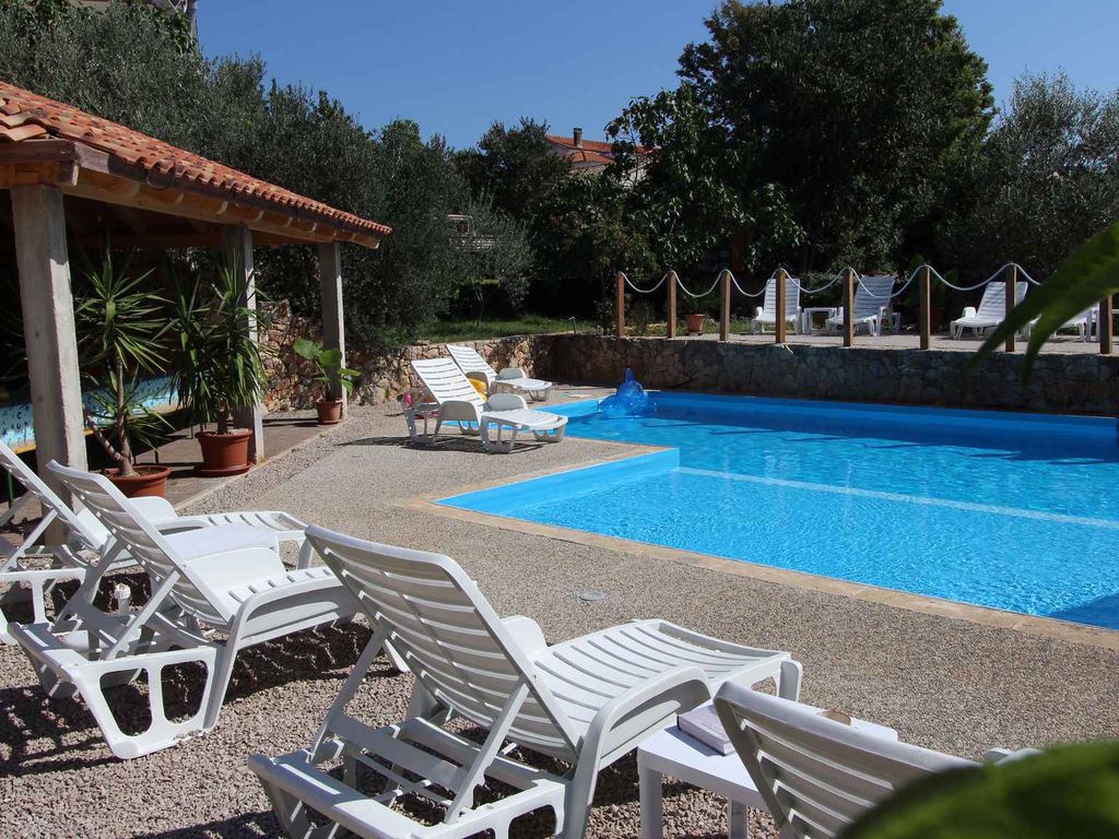 Ferienwohnung mit Pool und Meerblick
