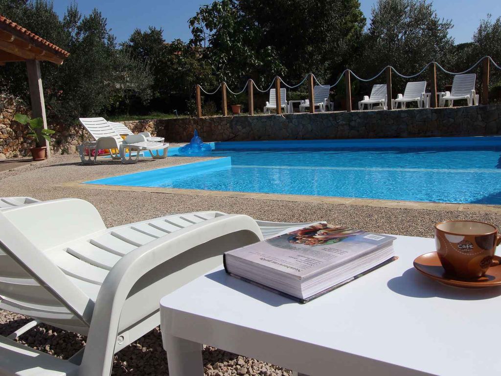 Ferienwohnung mit Pool und Meerblick