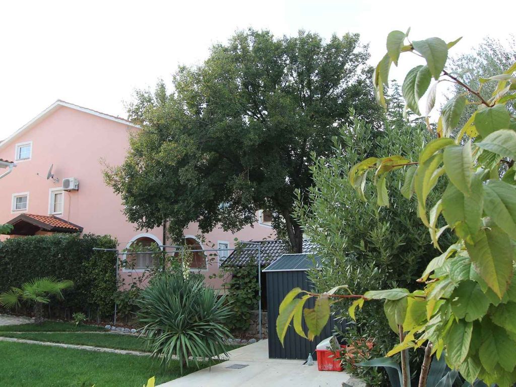 Ferienwohnung mit Klimaanlage und Balkon
