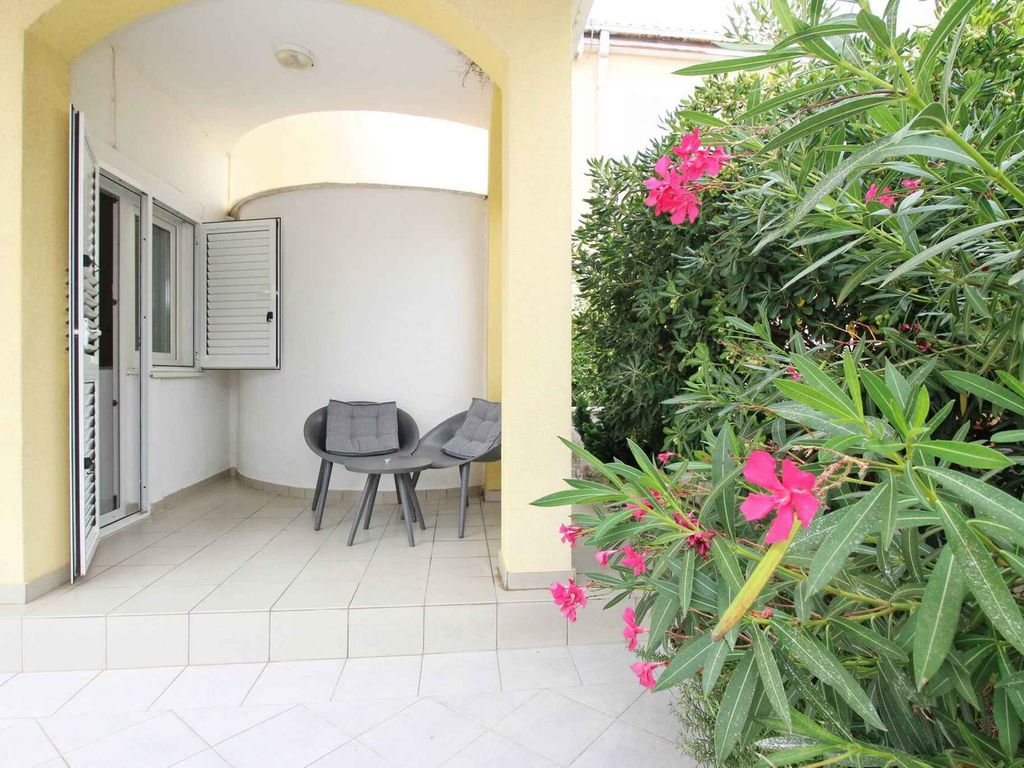 Studio mit Klimaanlage und Terrasse