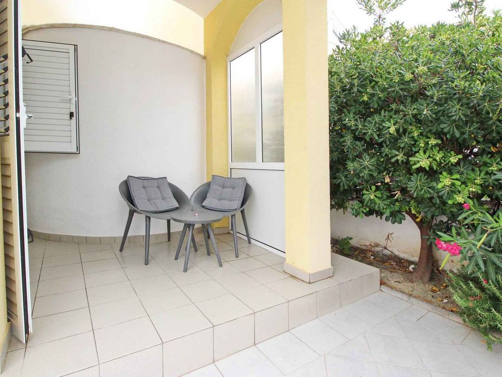 Studio mit Klimaanlage und Terrasse