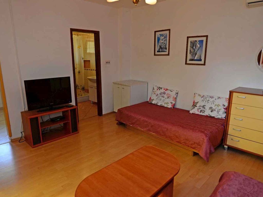 Ferienwohnung mit großer Terrasse und schönem Garten
