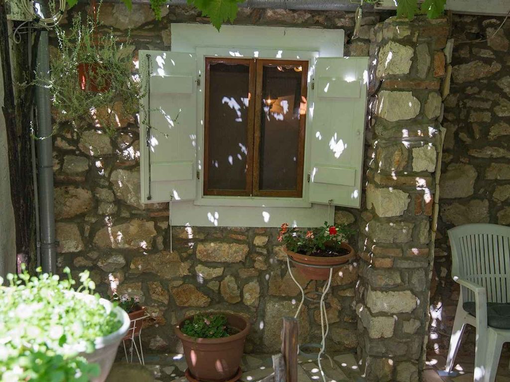 Studio mit TV und Terrasse