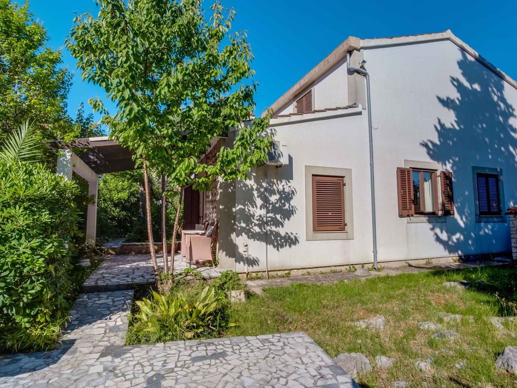 Ferienwohnung mit Terrasse und Klimaanlage