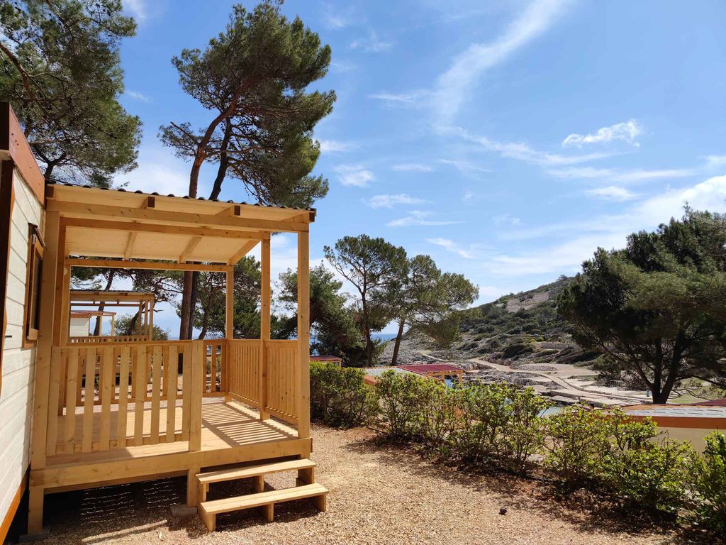 Mobilehome mit Parkplatz