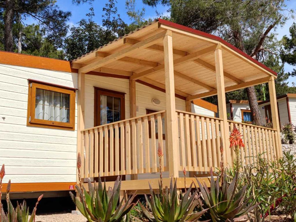 Mobilehome mit Parkplatz