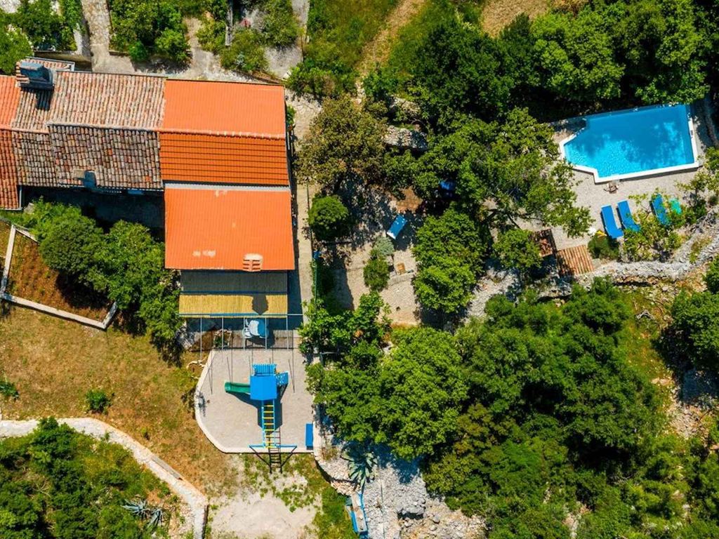 Ferienhaus Boris -kuća za odmor sa bazenom