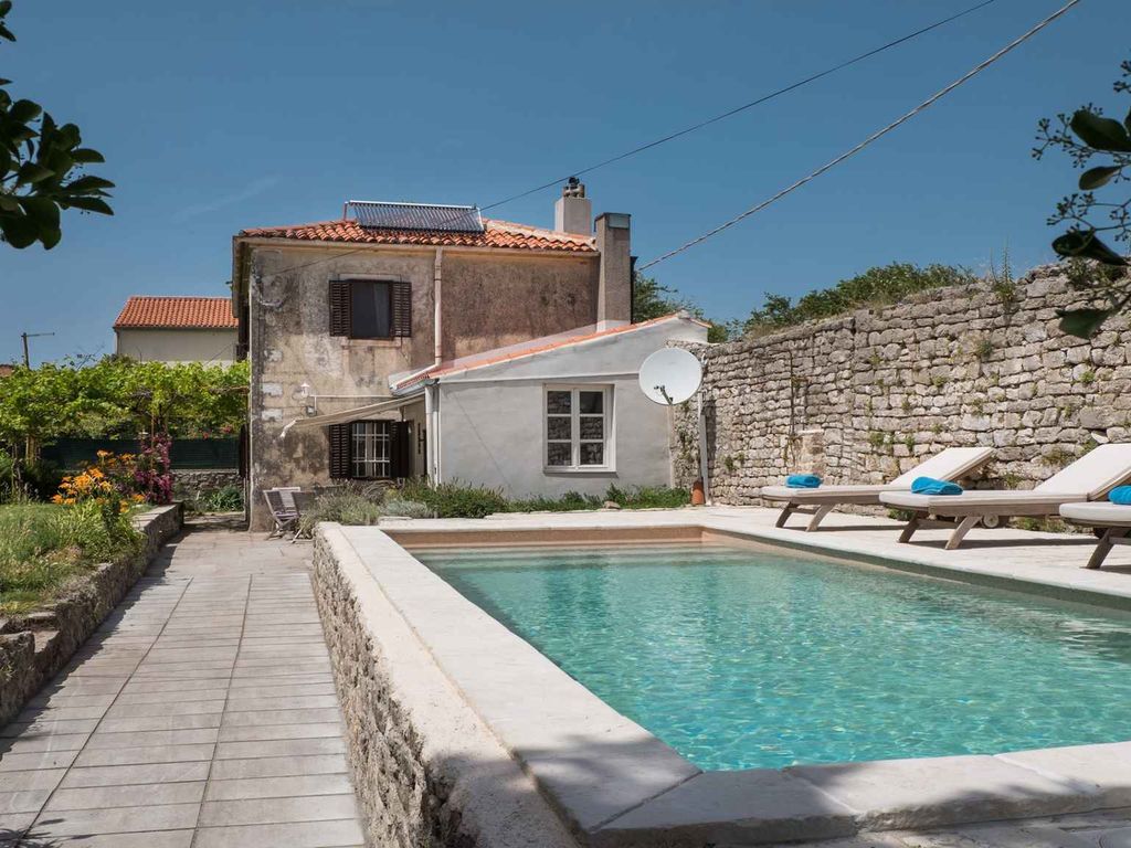 Villa mit Klimaanlage und Pool