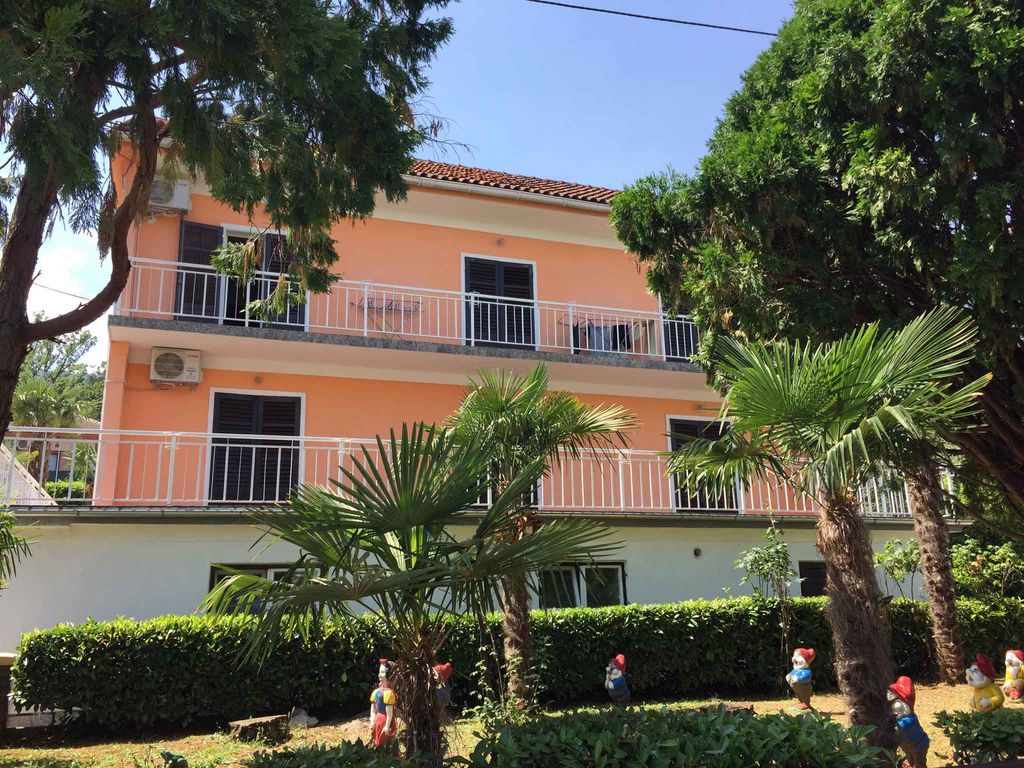 Ferienwohnung in ruhiger Lage mit Pavillon und Grill