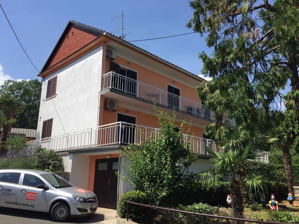 Ferienwohnung in ruhiger Lage mit Pavillon und Grill